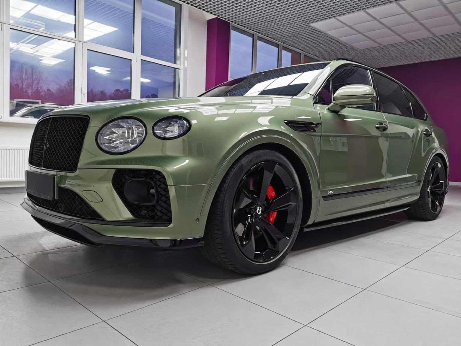 Bentley Bentayga — передний ракурс